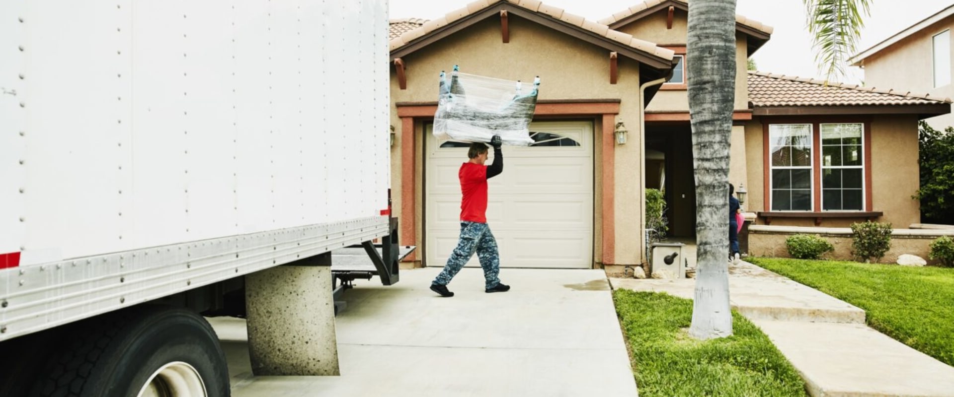 How Much Do Professional Movers Charge Per Hour?