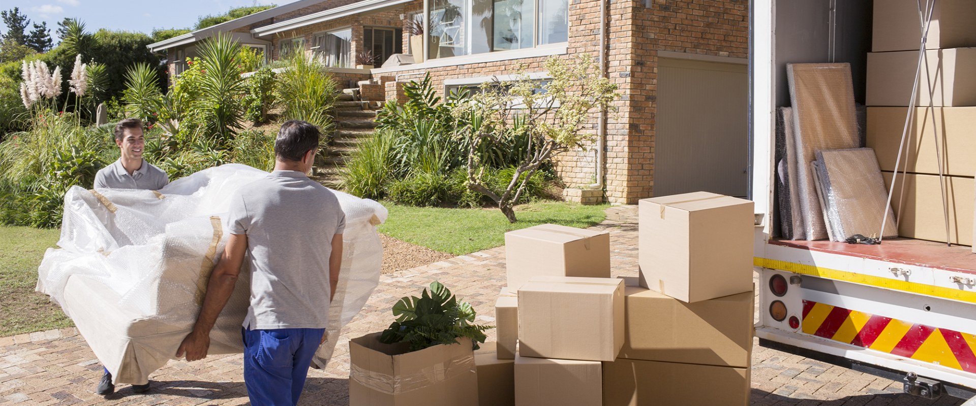 When is the Best Day to Hire Movers?